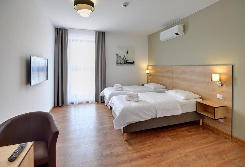 חדר סטנדרט לשלושה, Nocleg Em