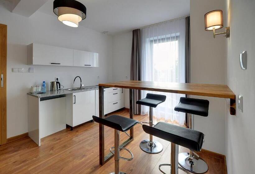 דירת חדר, Nocleg Em