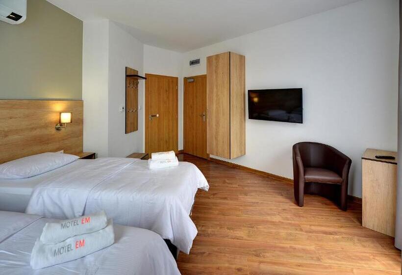 חדר סטנדרט, Nocleg Em
