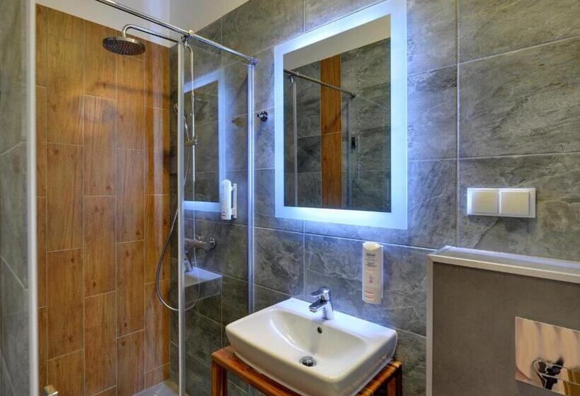 חדר סטנדרט, Nocleg Em