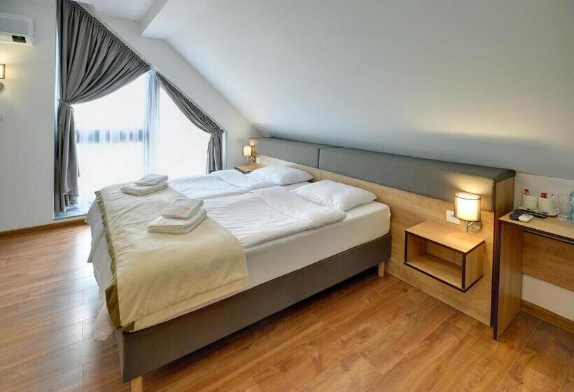 דירת חדר, Nocleg Em