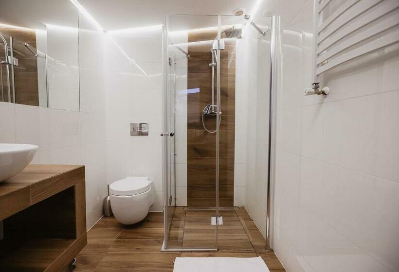 غرفة قياسية مزوَّدة بشُرفة, Na Górce