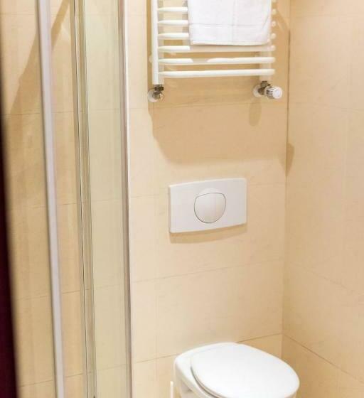 غرفة قياسية ثلاثية, Ośrodek Natura