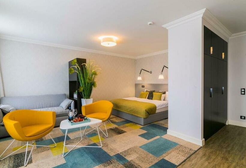 带阳台的豪华间, Pałac łebunia