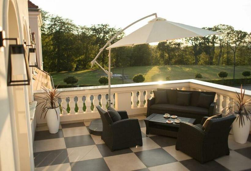 带阳台的豪华间, Pałac łebunia