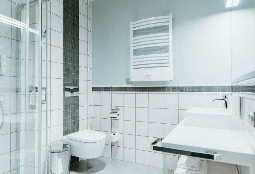 带阳台的豪华间, Pałac łebunia