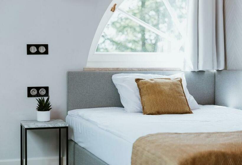 基本间, Pałac łebunia