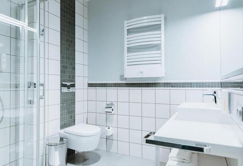 高级工作室, Pałac łebunia