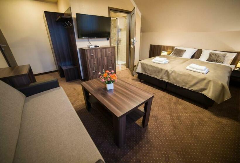 اتاق سوپریور با بالکن, Poduszka Goprówka