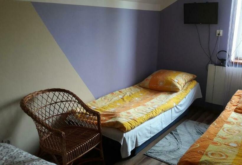 Трехместный Номер Классика, Zbójnicka Chata