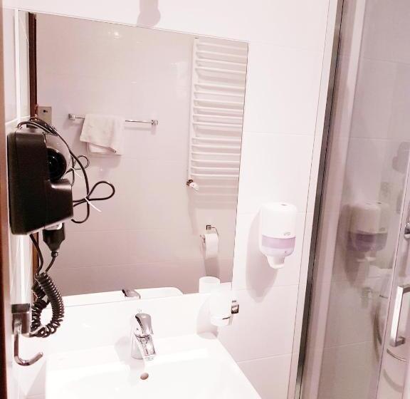 标准间, I Restauracja Pod Skałą Jasło