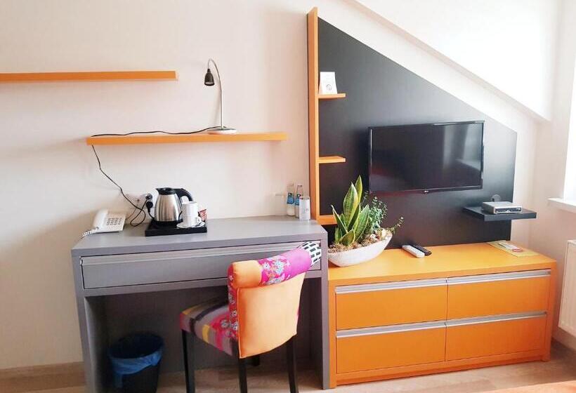 标准间, I Restauracja Pod Skałą Jasło