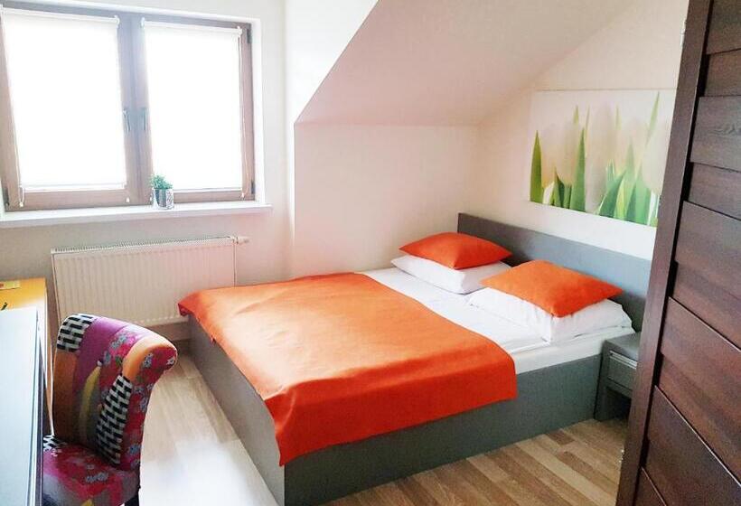 标准间, I Restauracja Pod Skałą Jasło