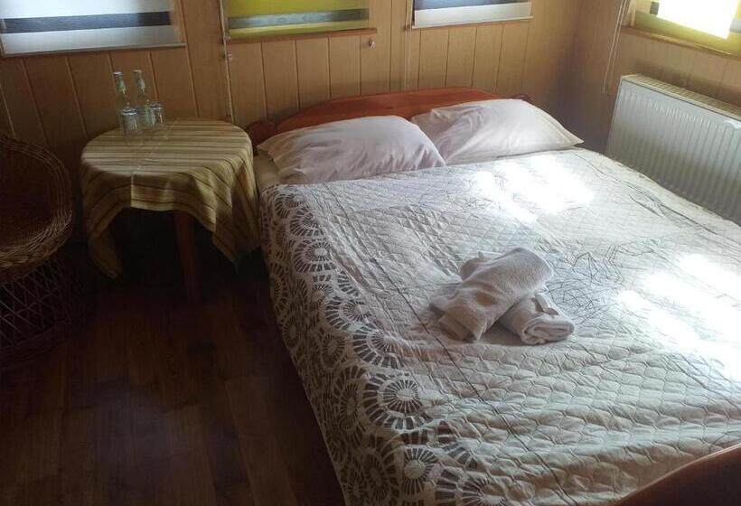 חדר אקונומי, Zajazd Pod Chmurką