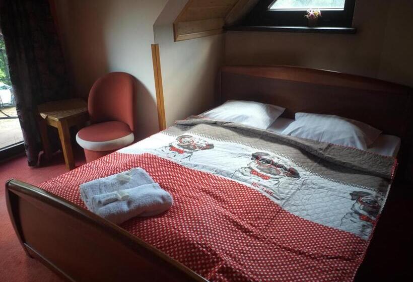 חדר משפחתי, Zajazd Pod Chmurką