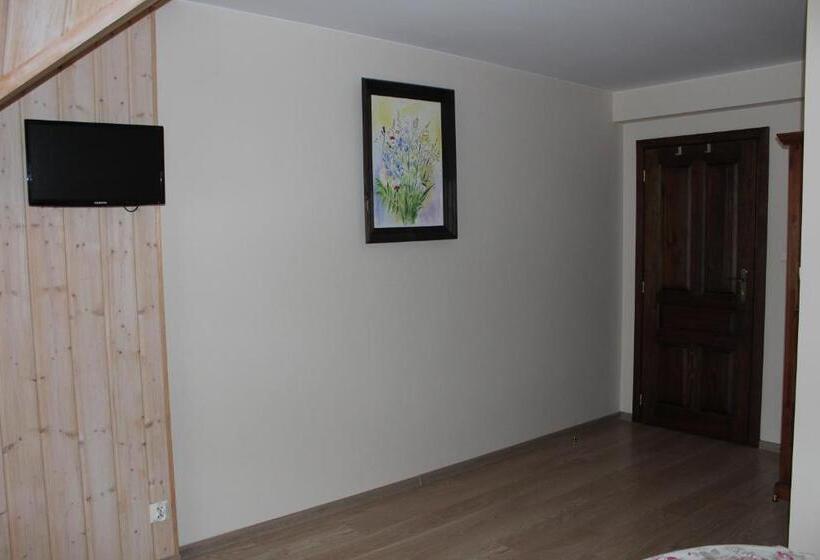 デラックスルーム, Dom Malowany