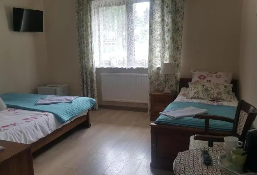 Standard Kolmen Hengen Huone, Dom Malowany