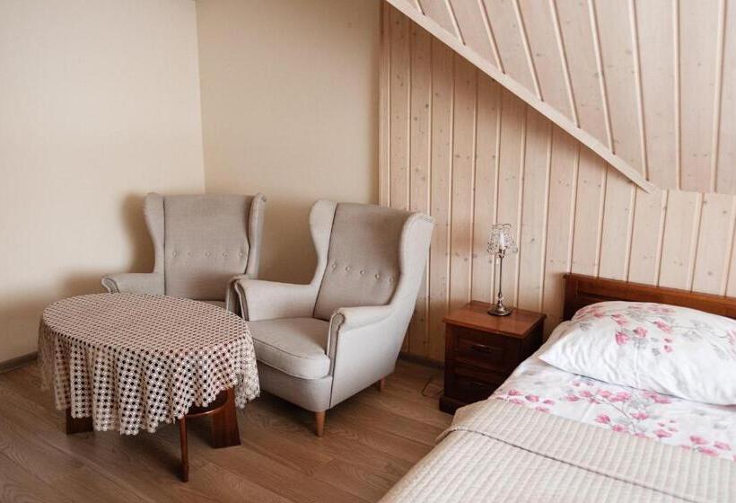 デラックスルーム, Dom Malowany