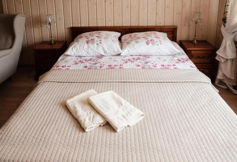 デラックスルーム, Dom Malowany