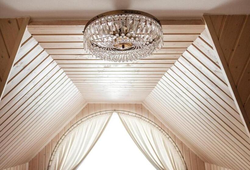 デラックスルーム, Dom Malowany