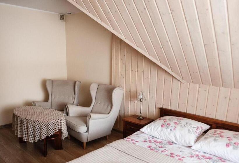 デラックスルーム, Dom Malowany