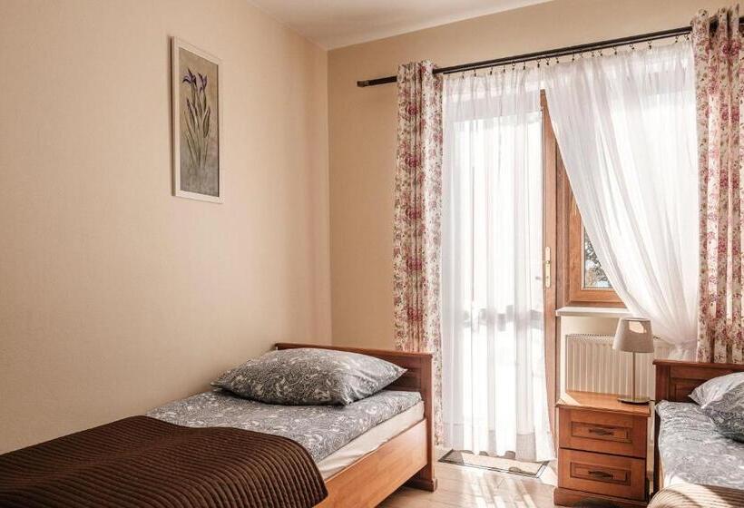 スタンダード４人部屋, Dom Malowany