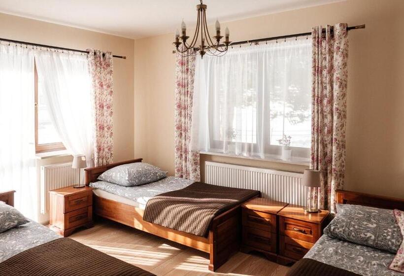 スタンダード４人部屋, Dom Malowany