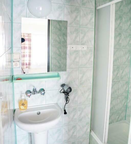 חדר בסיסי, Marinas Rewa