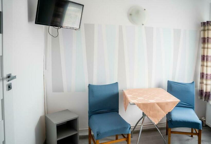 חדר בסיסי, Marinas Rewa