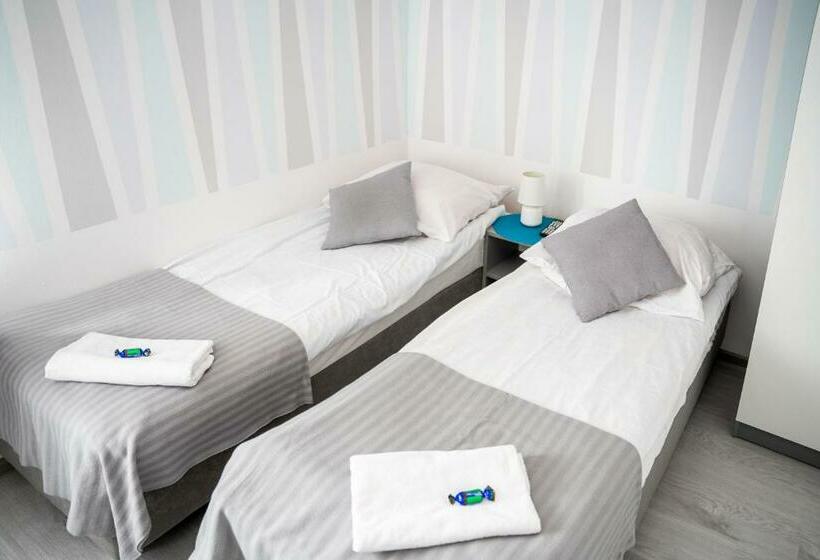 חדר בסיסי, Marinas Rewa