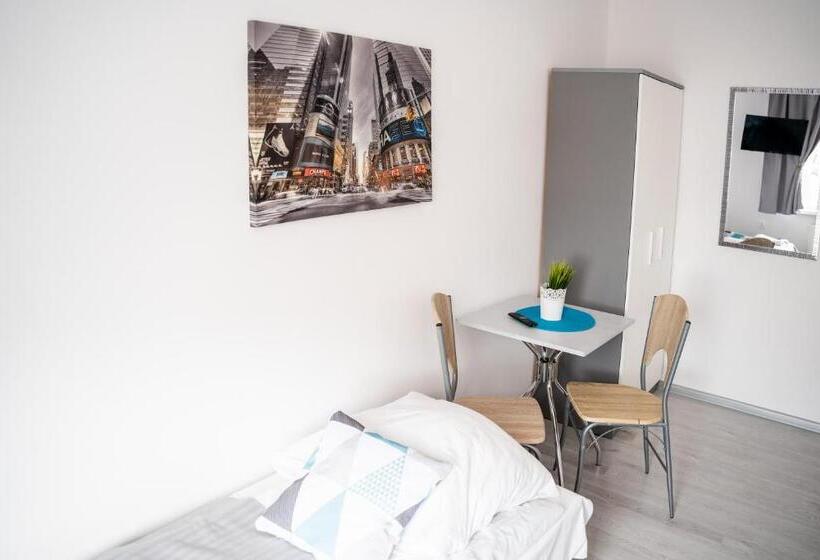 סטודיו סופריור, Marinas Rewa