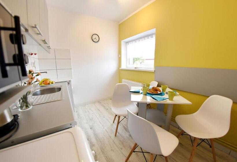 דירה בת חדר שינה 1 עם מרפסת, Marinas Rewa