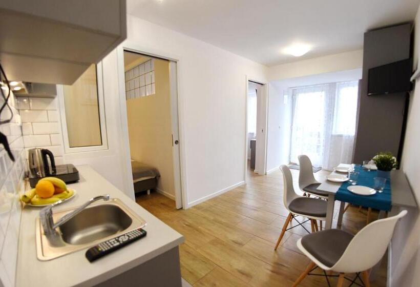 דירת שני חדרים, Marinas Rewa