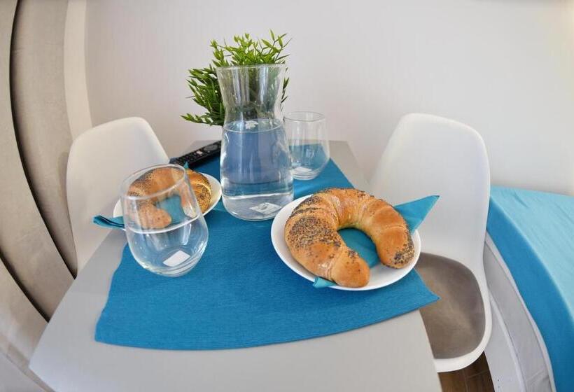 דירת חדר בקומת קרקע, Marinas Rewa