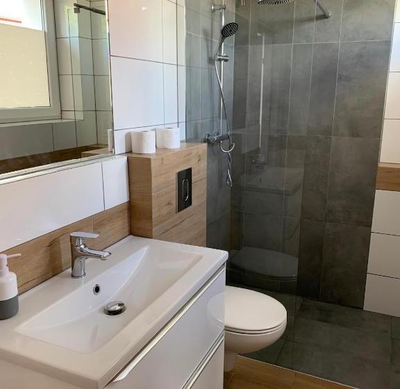 דירת חדר, Marinas Rewa