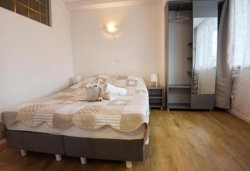 דירת שני חדרים, Marinas Rewa