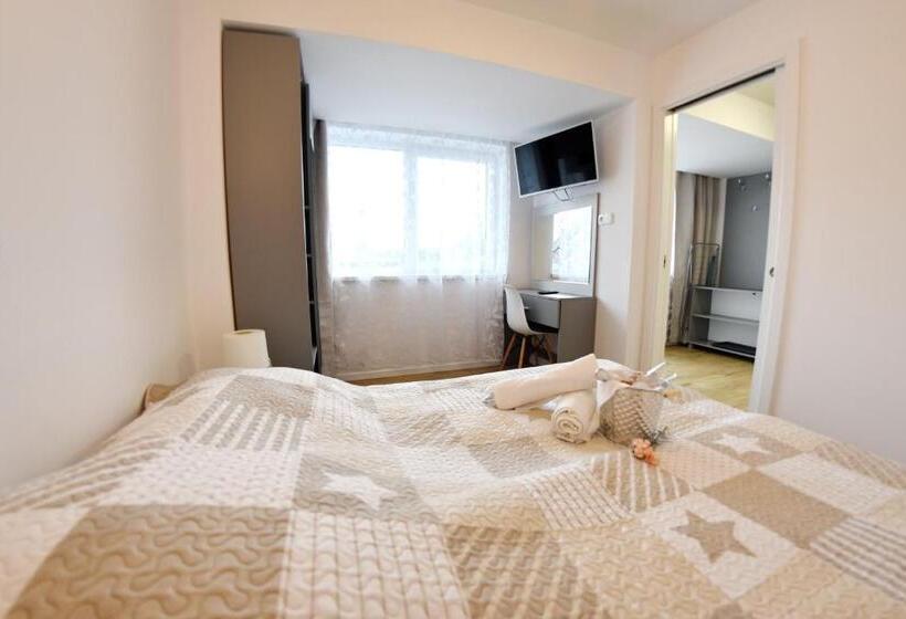 דירת שני חדרים, Marinas Rewa