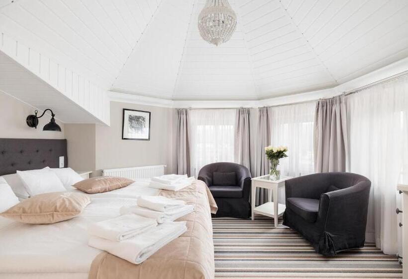 استوديو إدارى, Villa Astra Baltica