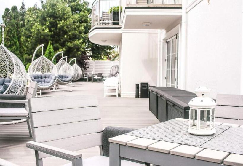 استوديو إدارى, Villa Astra Baltica