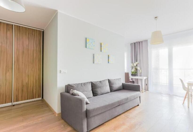 テラス付き１ベッドルームアパートメント, Coin Apartamenty