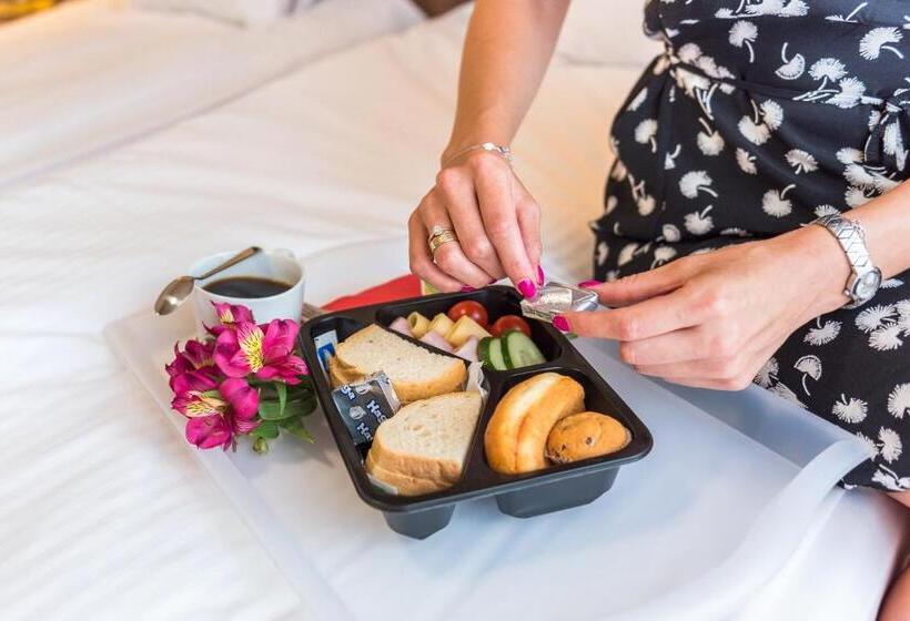 Трехместный Номер Deluxe, Airpark Balice