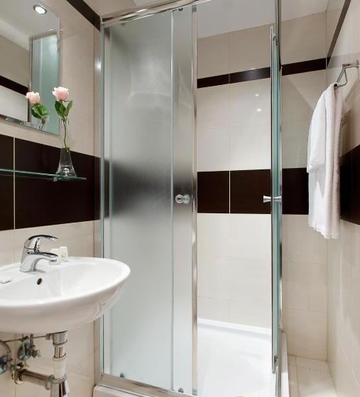 חדר בסיסי לשלושה, Kurpia Arte