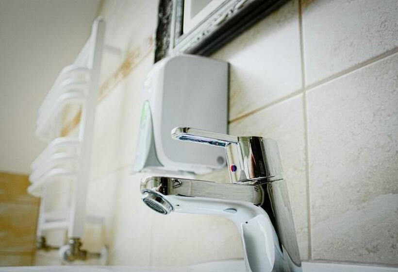 חדר דלוקס, Magnat