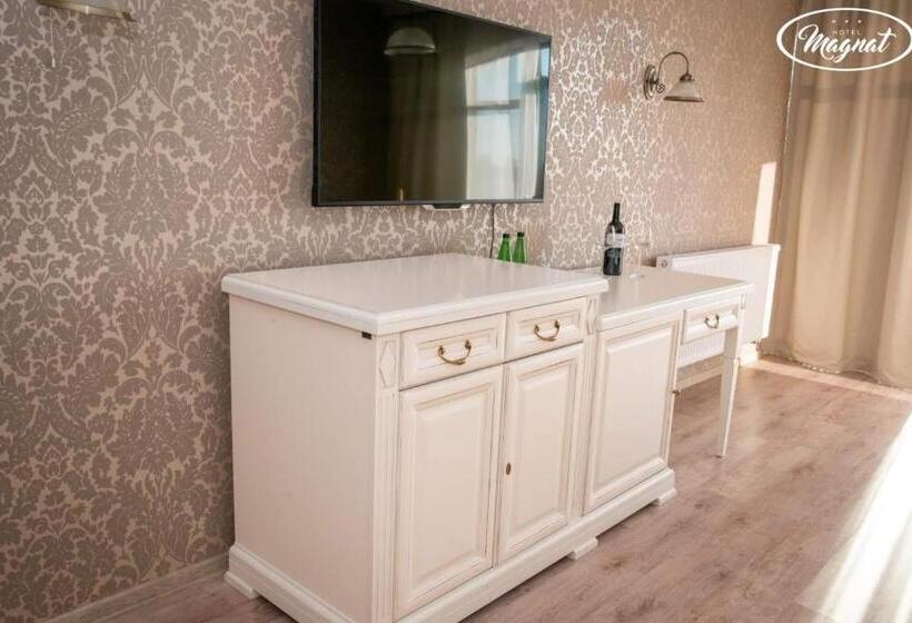 חדר דלוקס, Magnat