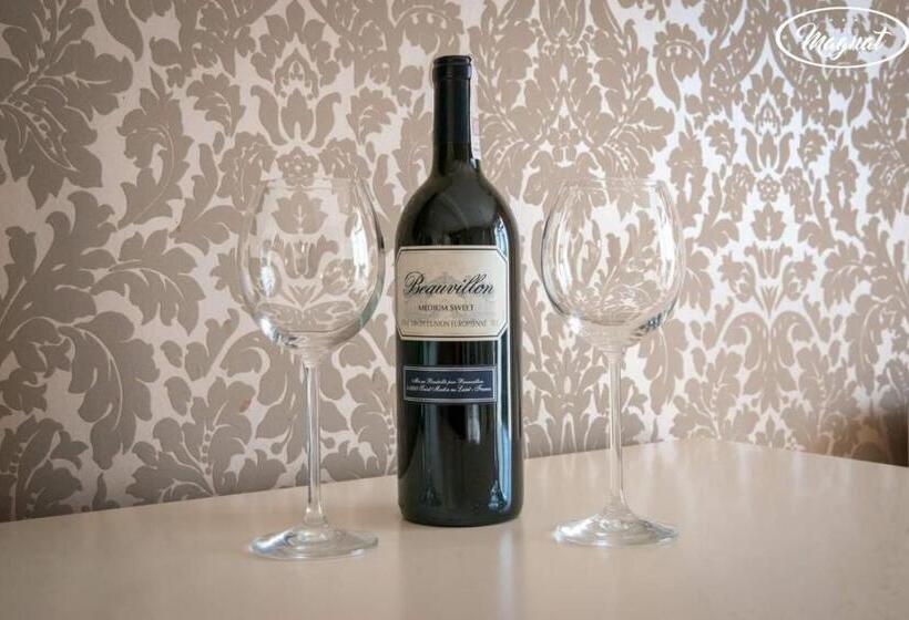 חדר דלוקס, Magnat