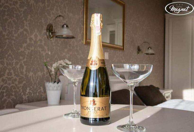 חדר דלוקס, Magnat