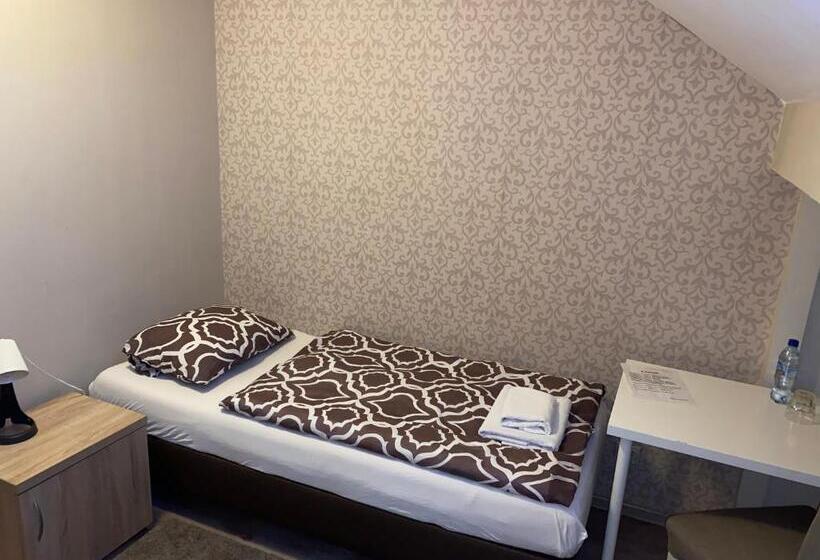 חדר סטנדרט יחיד, Magnat