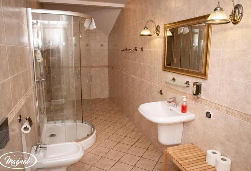 חדר דלוקס, Magnat