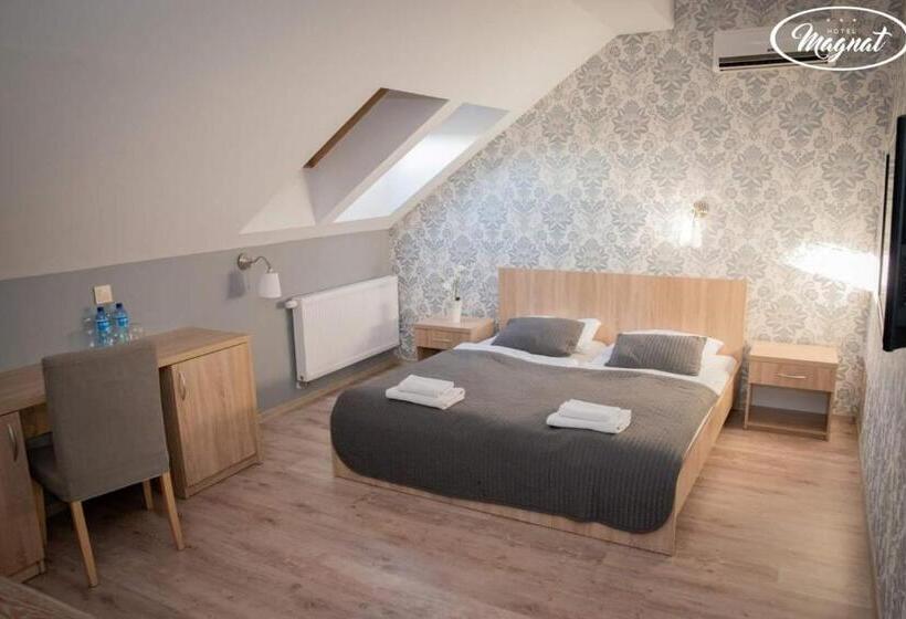 חדר דלוקס, Magnat