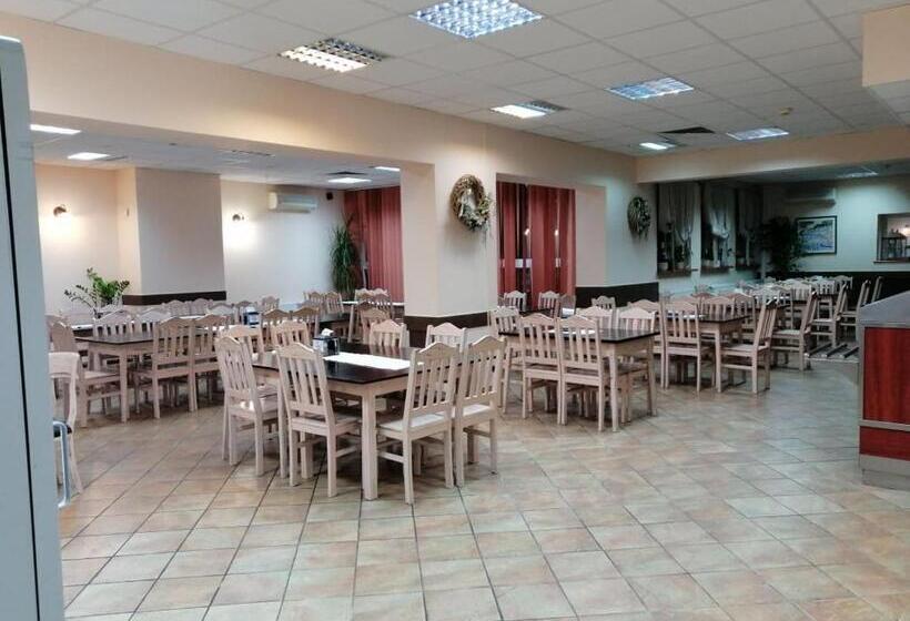 اتاق استاندارد چهار تخته, Wosir Drzonków